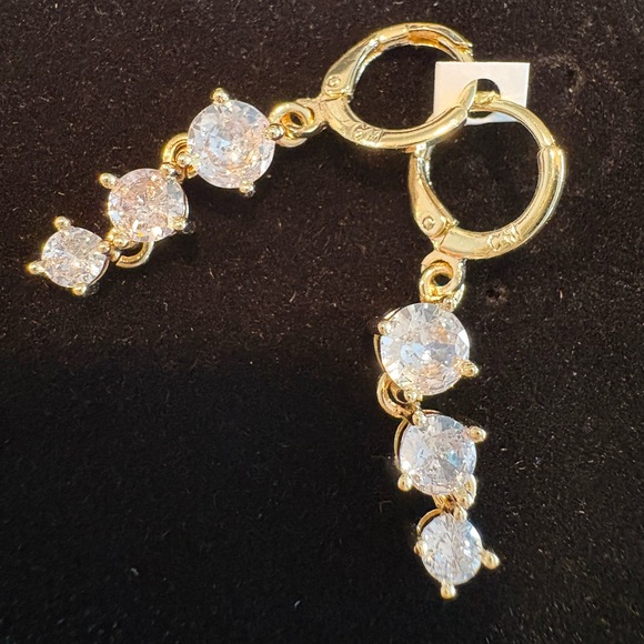 Jewelry - 💎 Yellow gold tone earrings